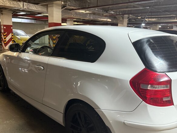 2011 BMW 1 серии 116i I (E81/E82/E87/E88) Рестайлинг, белый, 900000 рублей - вид 5