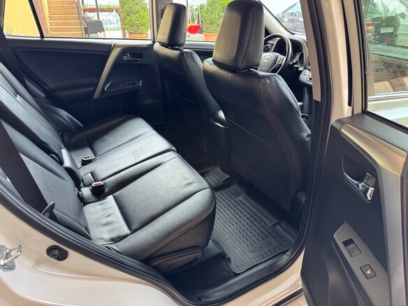 2018 Toyota RAV4 IV (XA40) Рестайлинг, белый, 2790000 рублей - вид 4