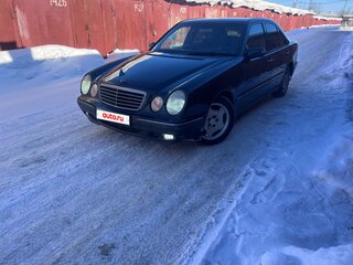 2000 Mercedes-Benz E-Класс 240 II (W210, S210) Рестайлинг, чёрный, 650000 рублей, вид 1