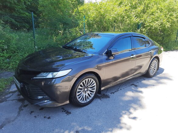 2018 Toyota Camry VIII (XV70), коричневый, 2730000 рублей