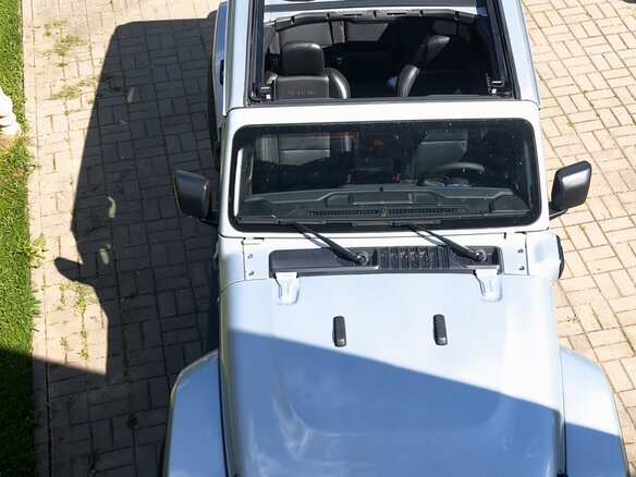 2024 Jeep Wrangler 4xe IV (JL) Рестайлинг, серебристый, 4850000 рублей - вид 5