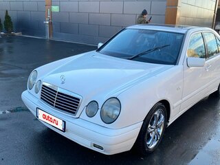 1997 Mercedes-Benz E-Класс 200 II (W210, S210), белый, 700000 рублей, вид 2