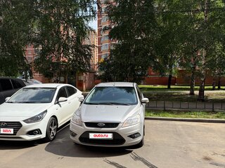2011 Ford Focus II Рестайлинг, серебристый, 700000 рублей, вид 2