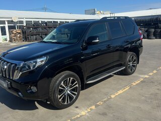 2017 Toyota Land Cruiser Prado 150 Series Рестайлинг 1, чёрный, 4550000 рублей, вид 3