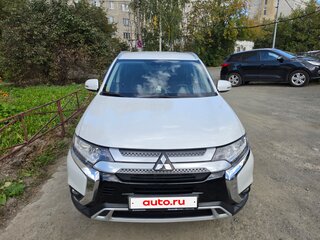 2018 Mitsubishi Outlander III Рестайлинг 3, белый, 2250000 рублей, вид 2