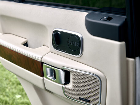 2011 Land Rover Range Rover III Рестайлинг 2, белый, вид 3