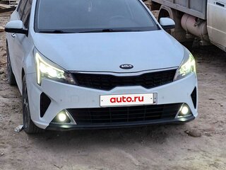 2020 Kia Rio IV Рестайлинг, белый, 1930000 рублей, вид 3