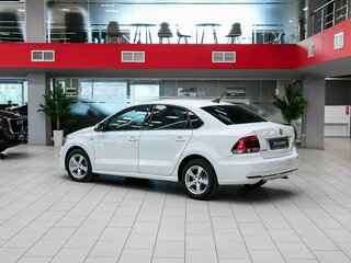 2018 Volkswagen Polo V Рестайлинг, белый, 805000 рублей, вид 4