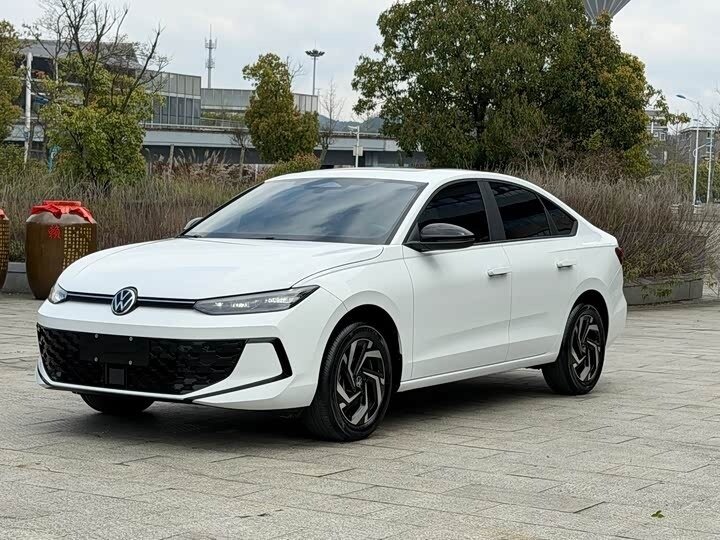 Открыть фотографии: Volkswagen Lavida IV