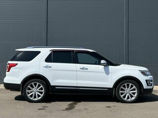 2016 Ford Explorer V Рестайлинг, белый, 2360000 рублей, вид 4