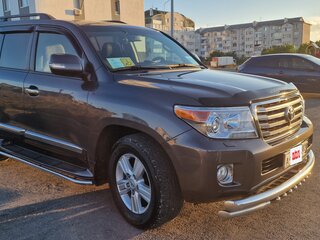 2014 Toyota Land Cruiser 200 Series Рестайлинг 1, серый, 6500000 рублей, вид 4