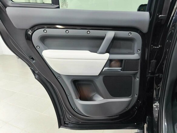 2026 Land Rover Defender 110 II, чёрный - вид 25