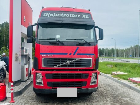 2004 Volvo FH, красный, 3500000 рублей, вид 1