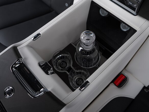 2026 Rolls-Royce Cullinan I Рестайлинг (Series II), чёрный, 63000000 рублей - вид 8