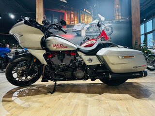 2025 Harley-Davidson CVO Road Glide ST, серебристый, 6500000 рублей, вид 2