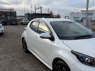 2021 Toyota Yaris IV, белый, 1450000 рублей, вид 2