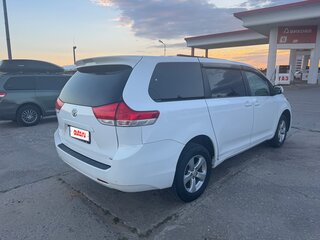2011 Toyota Sienna III, белый, 2050000 рублей, вид 4