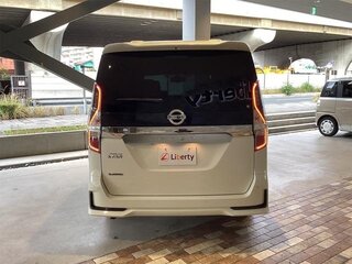 2021 Nissan Serena S-Hybrid V (C27) Рестайлинг, белый, 1790007 рублей, вид 5