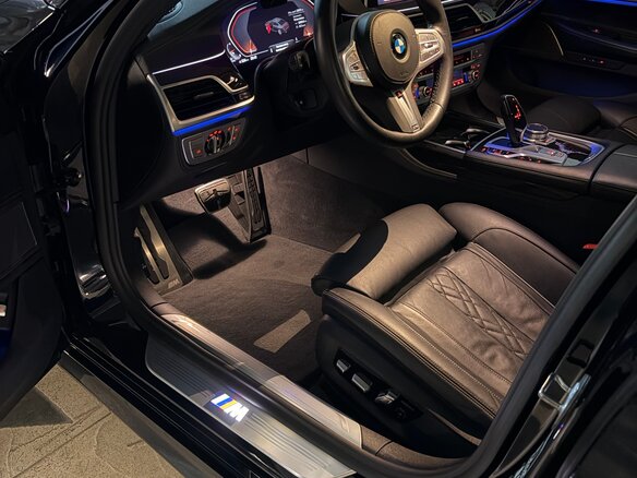 2021 BMW 7 серии Long 730Ld xDrive VI (G11/G12) Рестайлинг, чёрный, 8700000 рублей - вид 6