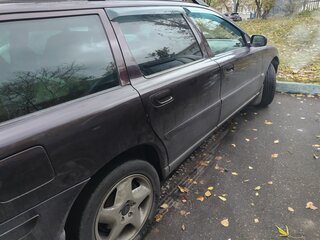 2005 Volvo V70 II Рестайлинг, пурпурный, 600000 рублей, вид 2