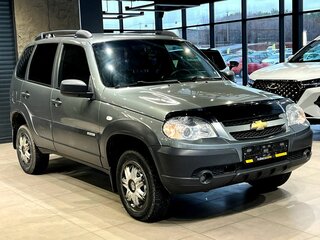 2018 Chevrolet Niva I Рестайлинг, серый, 680000 рублей, вид 3