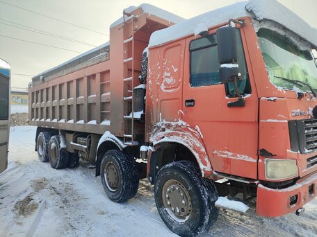 2011 Sinotruk Howo ZZ3407, красный, 1350000 рублей, вид 5