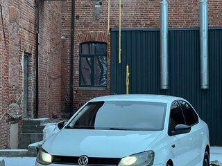 2017 Volkswagen Polo V Рестайлинг, белый, 1080000 рублей, вид 2