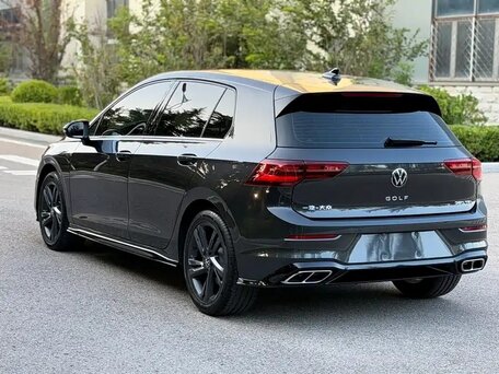2023 Volkswagen Golf VIII, чёрный, 2300000 рублей, вид 5