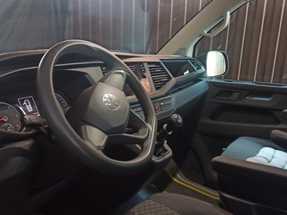 2020 Volkswagen Multivan T6 Рестайлинг, белый, 4200000 рублей - вид 5