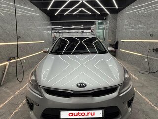 2018 Kia Rio IV, серебристый, 1550000 рублей, вид 1