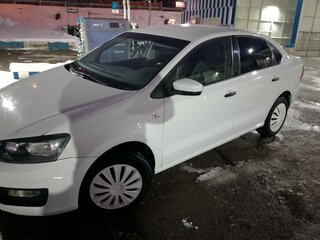2019 Volkswagen Polo V Рестайлинг, белый, 740000 рублей, вид 4