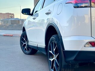 2017 Toyota RAV4 IV (XA40) Рестайлинг, белый, 2550000 рублей, вид 3
