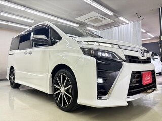 2022 Toyota Voxy IV (R90), белый, 2700666 рублей, вид 2
