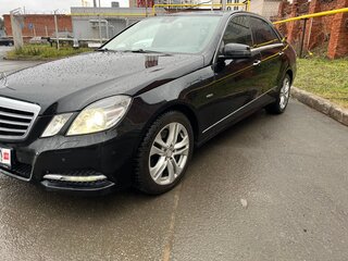 2011 Mercedes-Benz E-Класс 350 IV (W212, S212, C207), чёрный, 1600000 рублей, вид 3