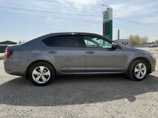 2017 Skoda Octavia III (A7) Рестайлинг, серый, 1800000 рублей, вид 5