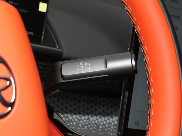 2026 Toyota bZ3X 58.3 kWh, серебристый, 3013000 рублей - вид 19