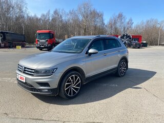2018 Volkswagen Tiguan II, серебристый, 2250000 рублей, вид 1