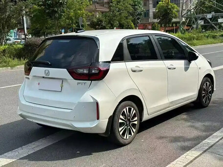 2021 Honda Fit IV, белый, 1320000 рублей, вид 3