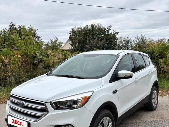 2016 Ford Kuga II Рестайлинг, белый, 1450000 рублей