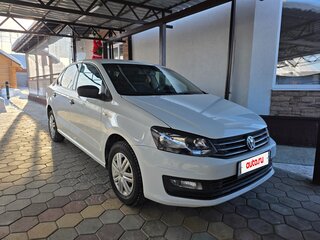 2018 Volkswagen Polo V Рестайлинг, белый, 850000 рублей, вид 1