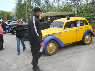 1953 Москвич 400-420, жёлтый, 450000 рублей, вид 4
