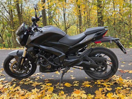 2020 Bajaj Dominar 400, чёрный, 395000 рублей, вид 4