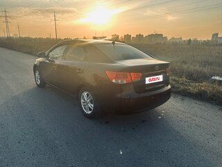2010 Kia Cerato 6-speed II, красный, 765000 рублей, вид 5