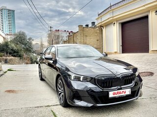 2023 BMW 5 серии 520i VIII (G60/G61/G68), серый, 6760000 рублей, вид 4