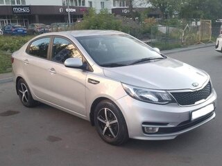 2016 Kia Rio III Рестайлинг, серебристый, 1080000 рублей, вид 2