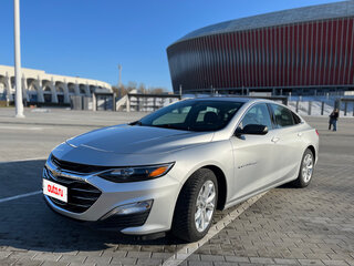 2022 Chevrolet Malibu IX Рестайлинг, серебристый, 1244740 рублей, вид 2
