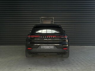 2024 Porsche Cayenne S Coupé III Рестайлинг, чёрный, 15900000 рублей, вид 4