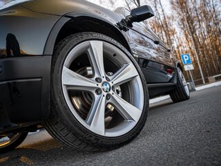 2004 BMW X5 4.8is I (E53) Рестайлинг, чёрный, 5500000 рублей, вид 4