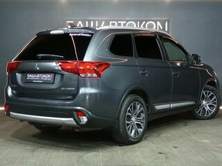 2018 Mitsubishi Outlander III Рестайлинг 2, серый, 1580000 рублей, вид 4