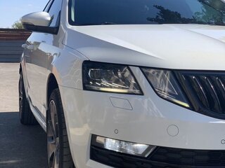 2018 Skoda Octavia III (A7) Рестайлинг, белый, 1850000 рублей, вид 5